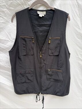 August Max Black Utility Vest with Multiple Zip Pockets